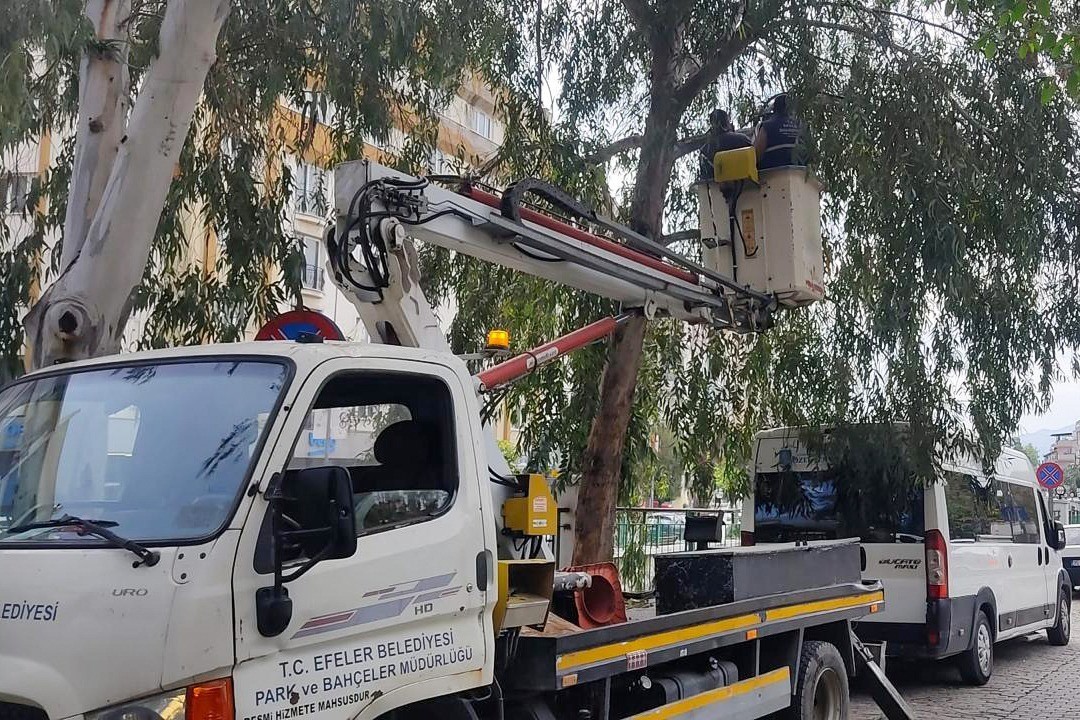 Efeler&rsquo;in her noktasında &ccedil;alışmalar s&uuml;r&uuml;yor
