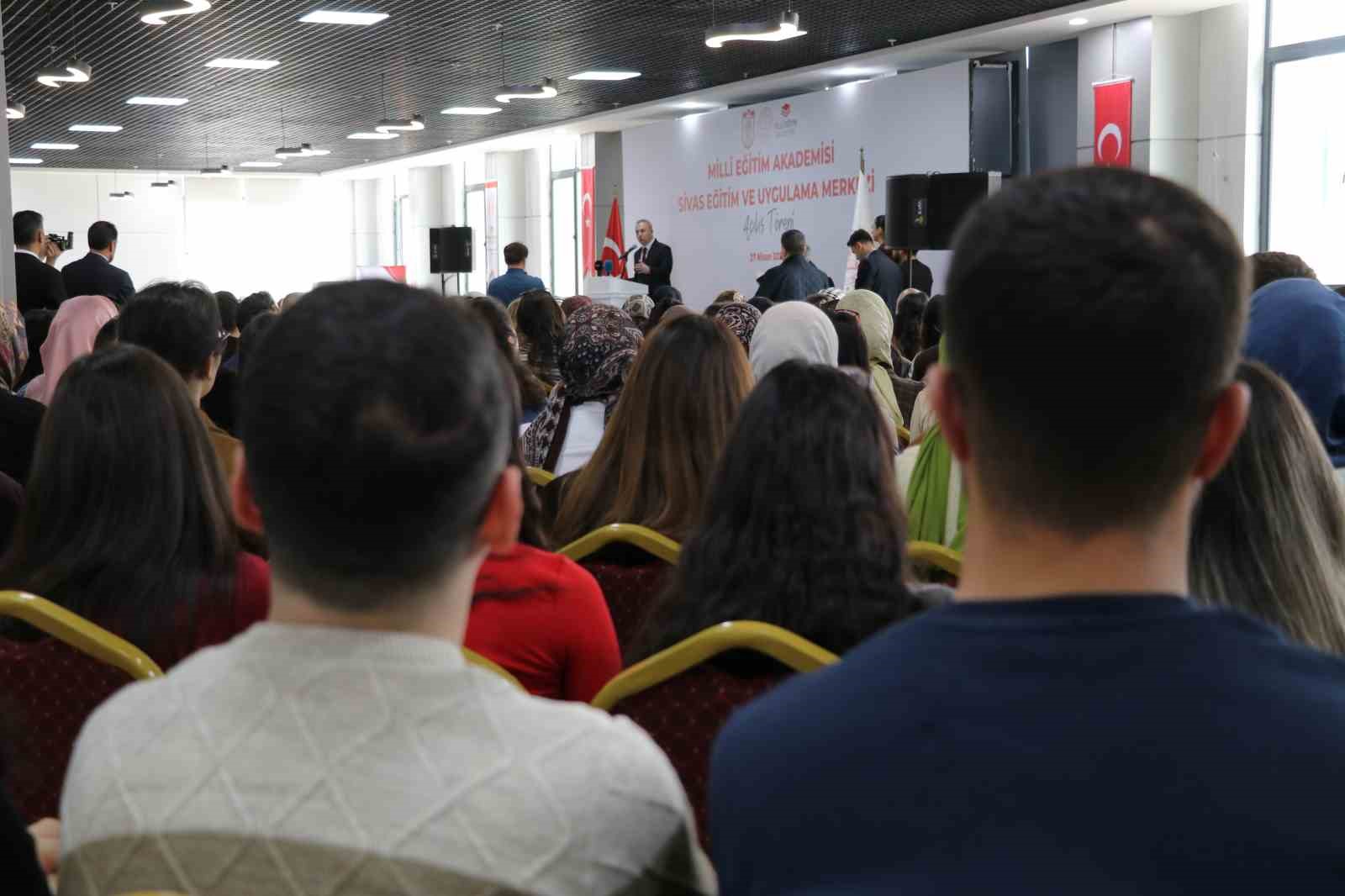 Geleceğin &ouml;ğretmenleri bu akademide yetişiyor
