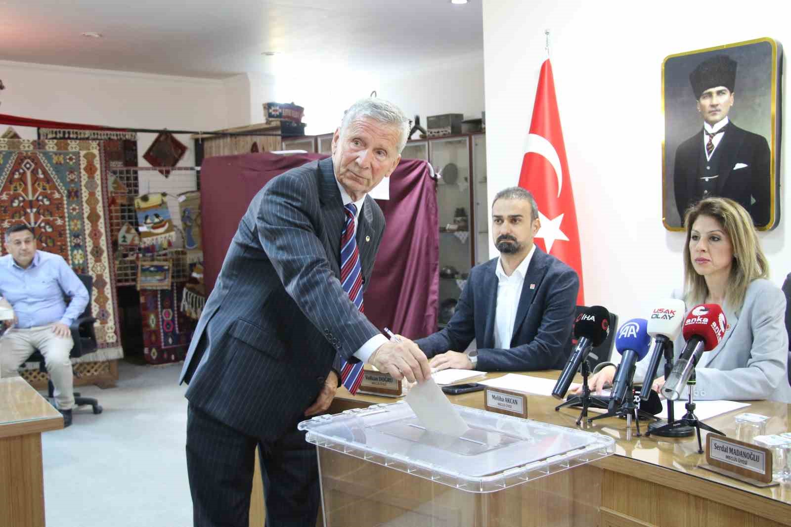 Eşme Belediye Başkan Vekilliğine Zeki Işık se&ccedil;ildi
