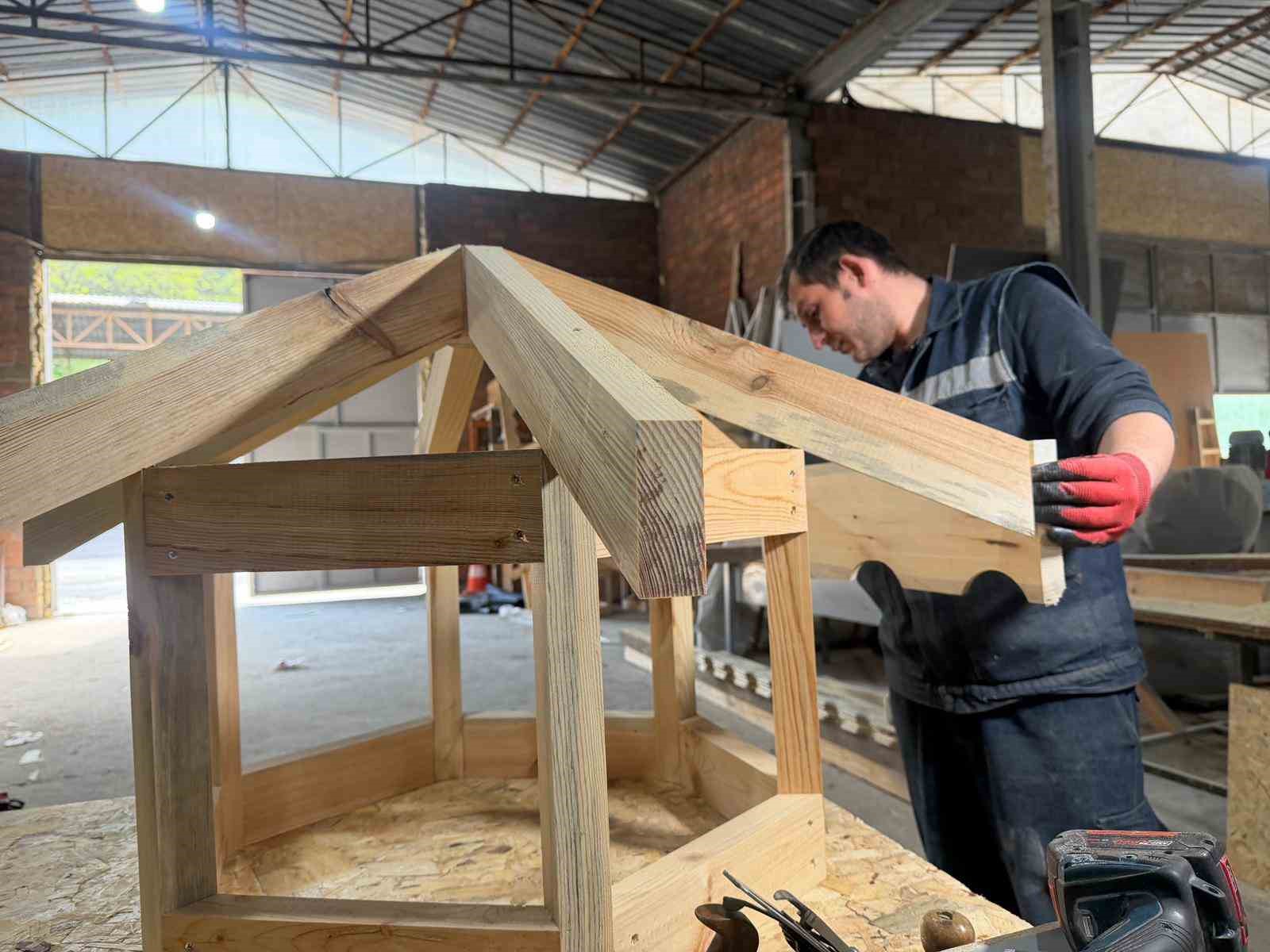 Başkan &Ccedil;etinkaya&rsquo;dan &uuml;retim hamlesi: Belediye marangozhanesinin kapasitesi 3 kat arttı
