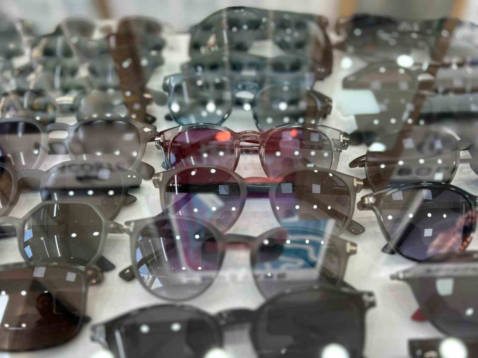 Van&rsquo;da optisyenlerden sahte g&uuml;neş g&ouml;zl&uuml;ğ&uuml; uyarısı
