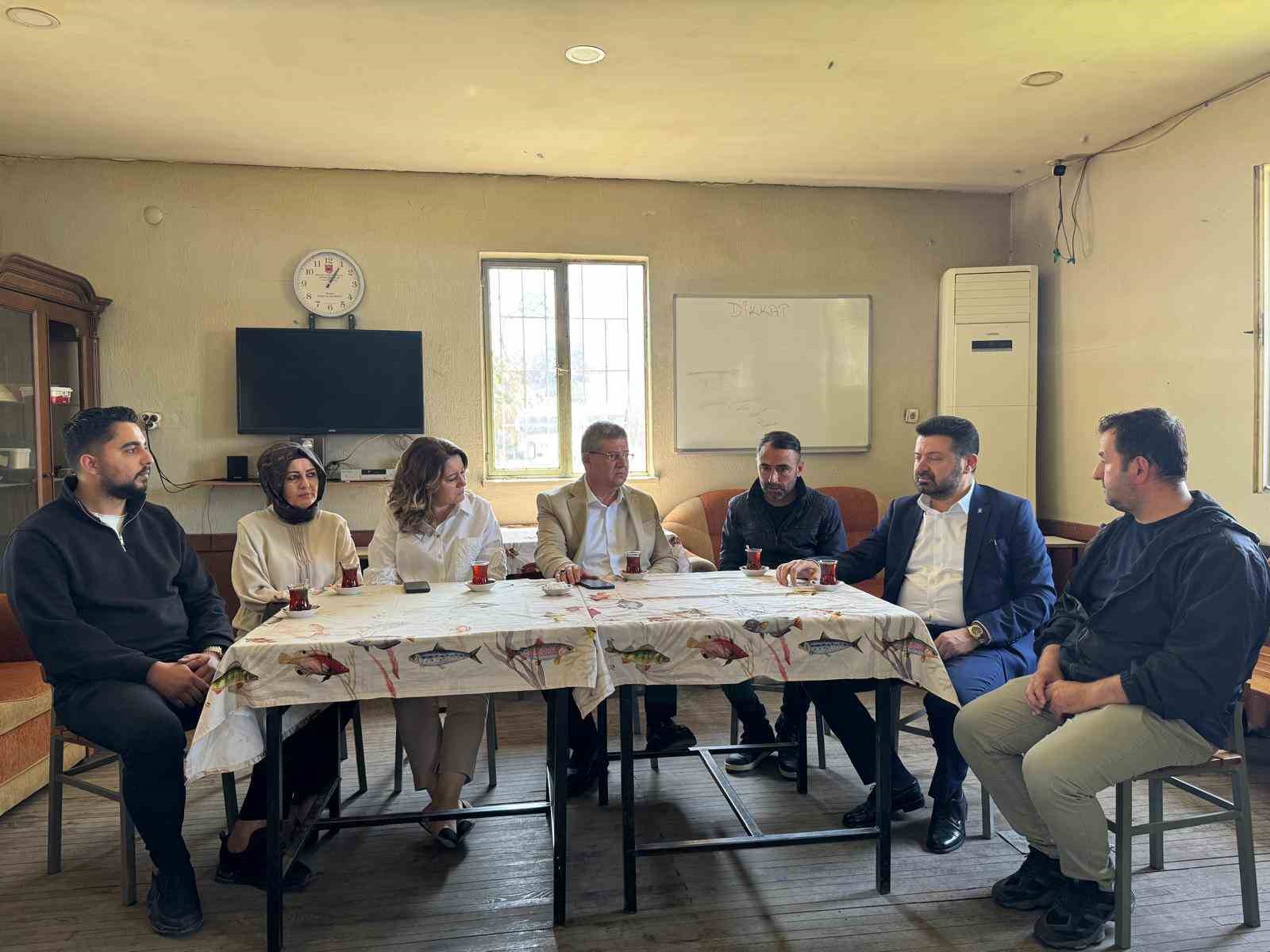 AK Parti Denizli İl Başkanı Subaşıoğlu minib&uuml;s&ccedil;&uuml; esnafını yalnız bırakmadı
