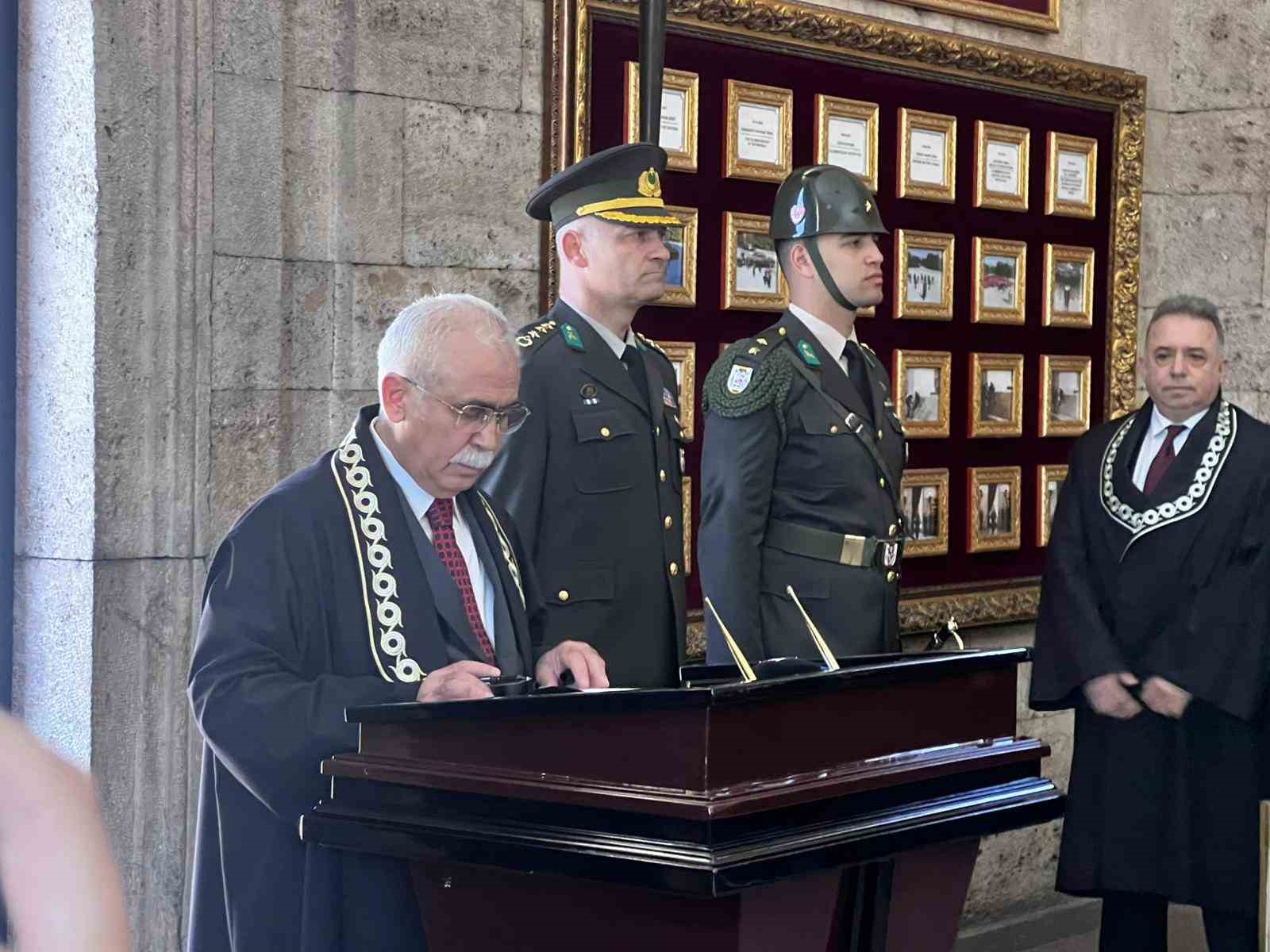Anayasa Mahkemesi heyeti Anıtkabir&rsquo;i ziyaret etti
