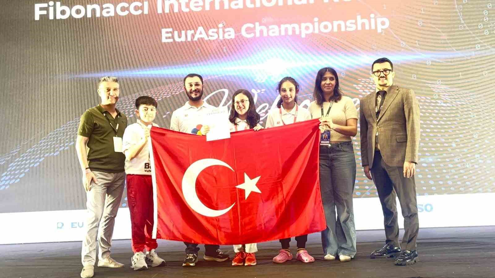 Bilim Yunusemre&rsquo;den 3 b&uuml;y&uuml;k başarı
