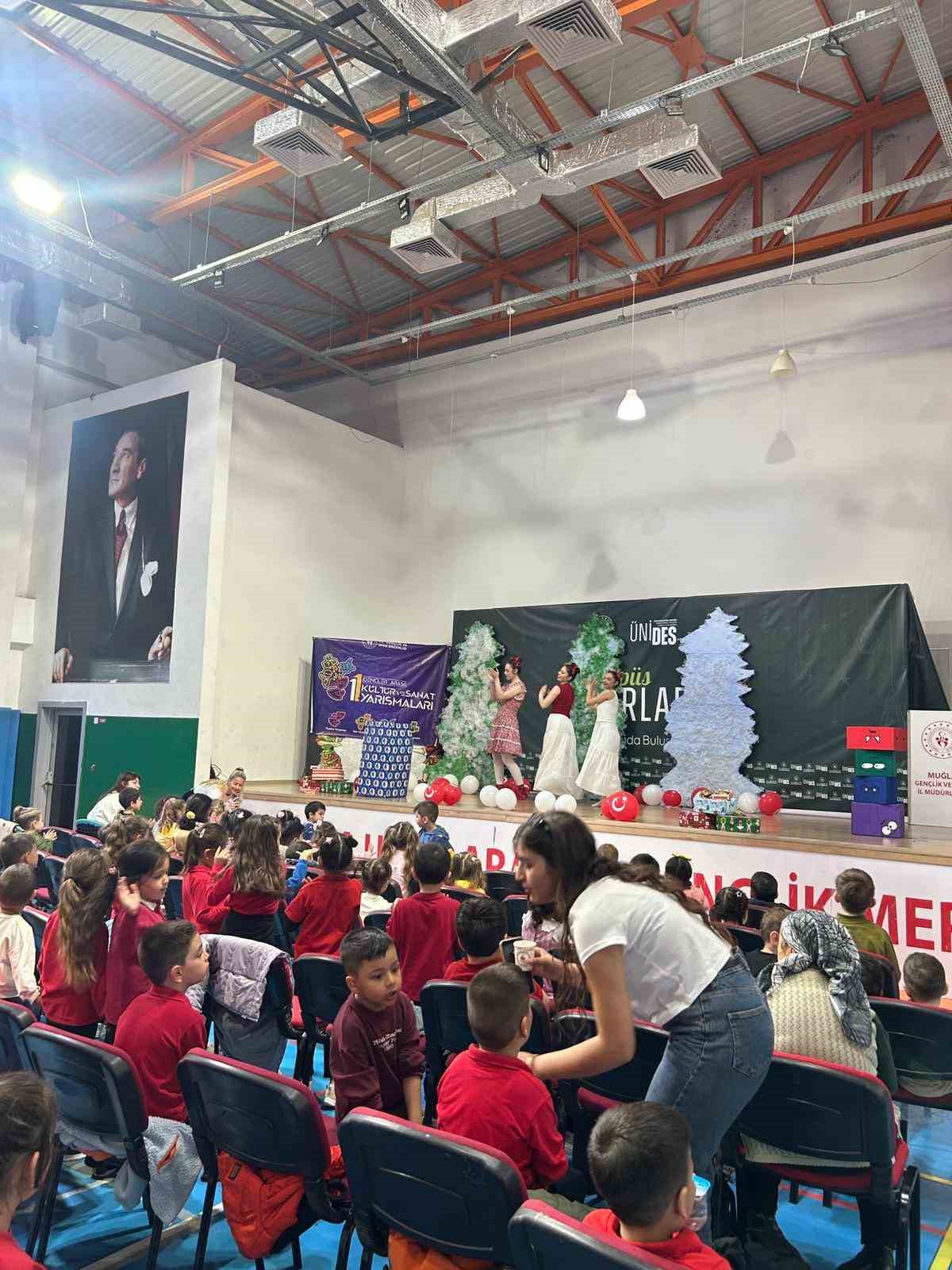 Menteşe&rsquo;de &ccedil;ocuk tiyatrosu ilgiyle izlendi
