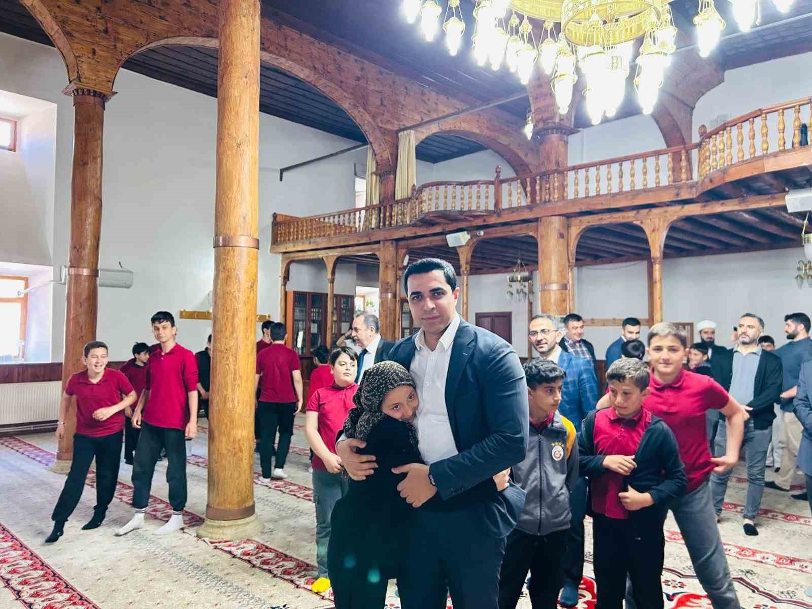 Kemah&rsquo;ta değerler eğitimi camide ger&ccedil;ekleştirildi
