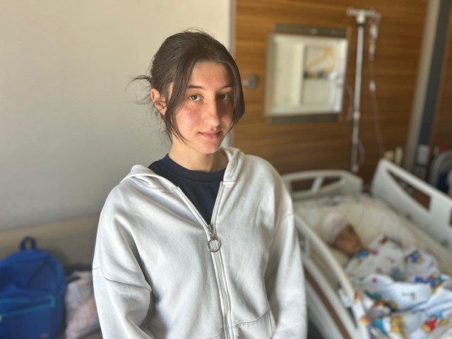 Kuzeninin &ouml;ld&uuml;ğ&uuml;nden habersiz iyileşeceği g&uuml;n&uuml; bekliyor