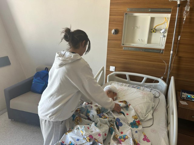 Kuzeninin &ouml;ld&uuml;ğ&uuml;nden habersiz iyileşeceği g&uuml;n&uuml; bekliyor