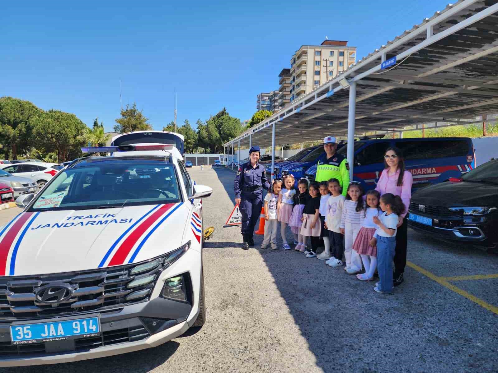 Aliağa&rsquo;da, minik &ouml;ğrenciler Jandarmayı yakından tanıdı
