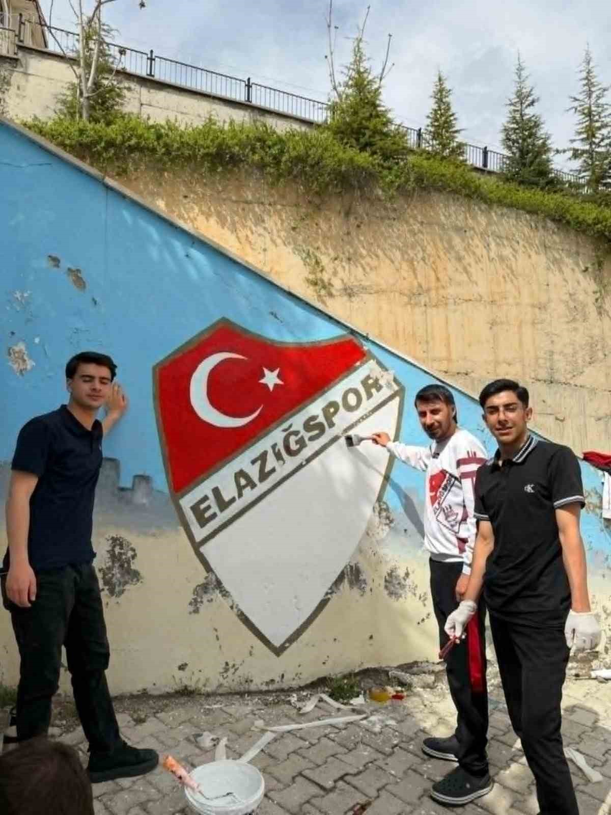 Lise &ouml;ğrencilerinden Elazığspor&rsquo;a destek
