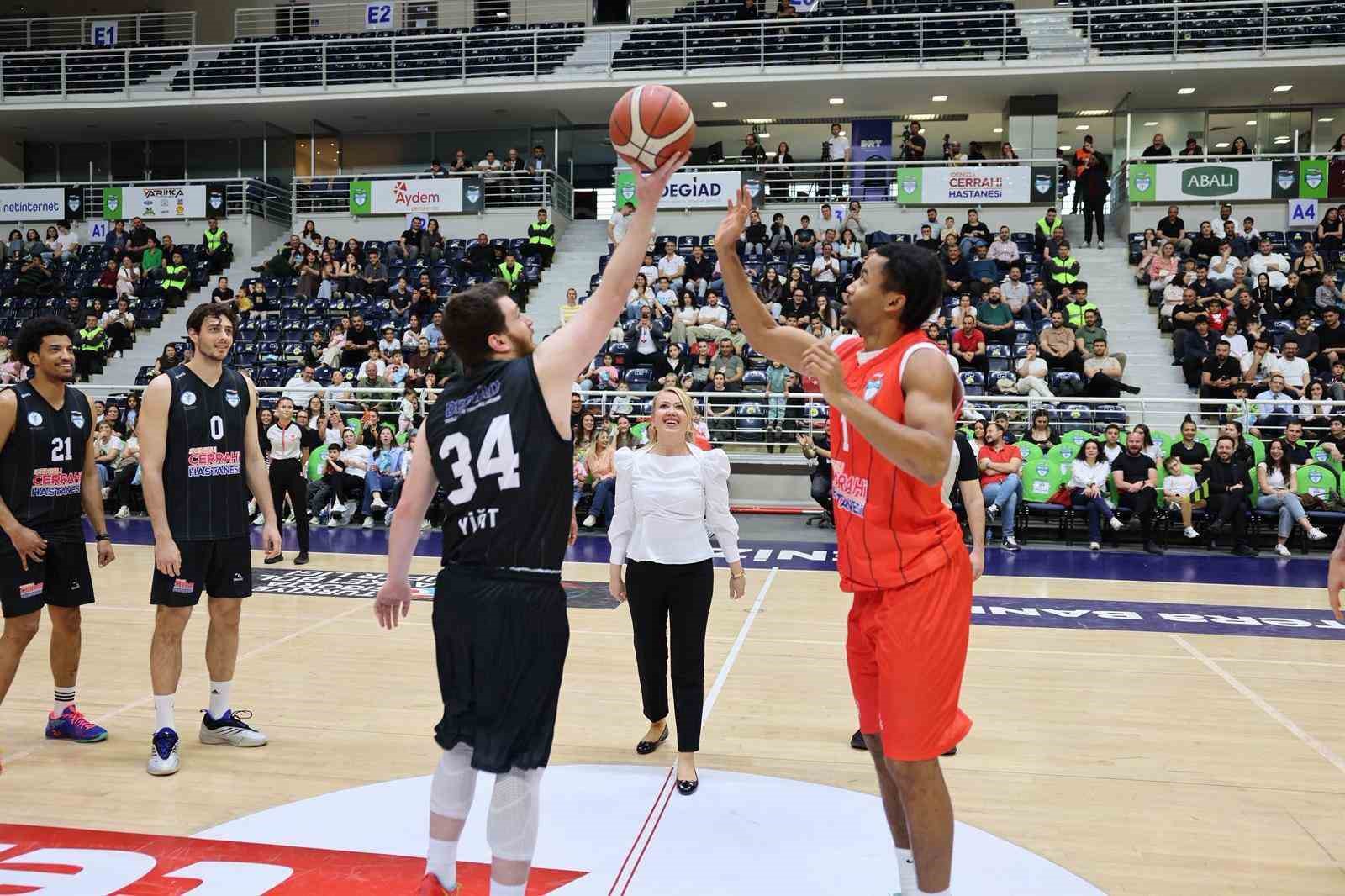 Merkezefendi Basketbol Takımı eğitime destek amacıyla parkeye &ccedil;ıktı
