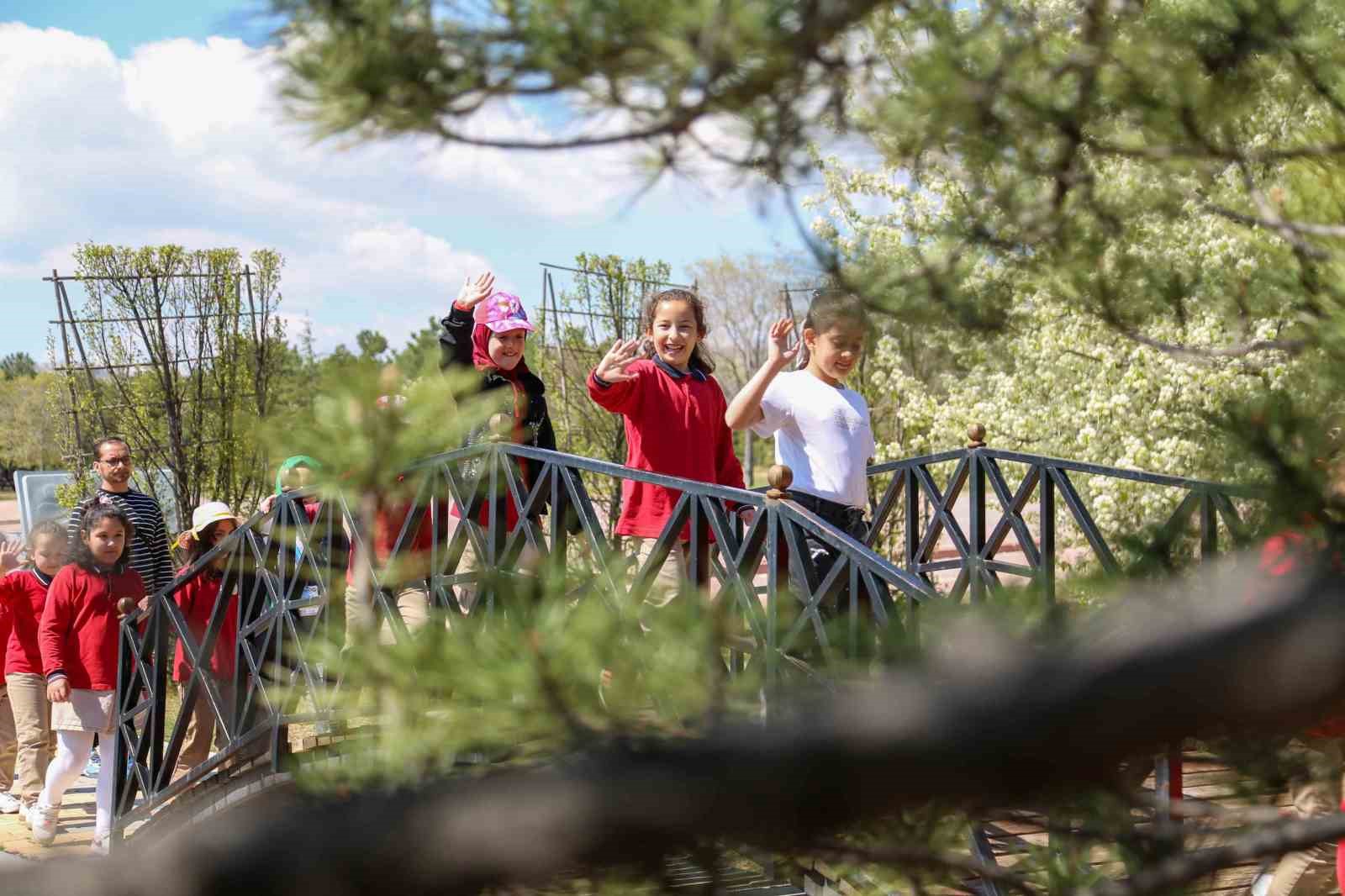 Meram&rsquo;da bir nesil doğa eğitimleriyle b&uuml;y&uuml;yor; &lsquo;MEGA Doğa Okulu&rsquo;nda bir eğitim yılı daha tamamlandı&rsquo;
