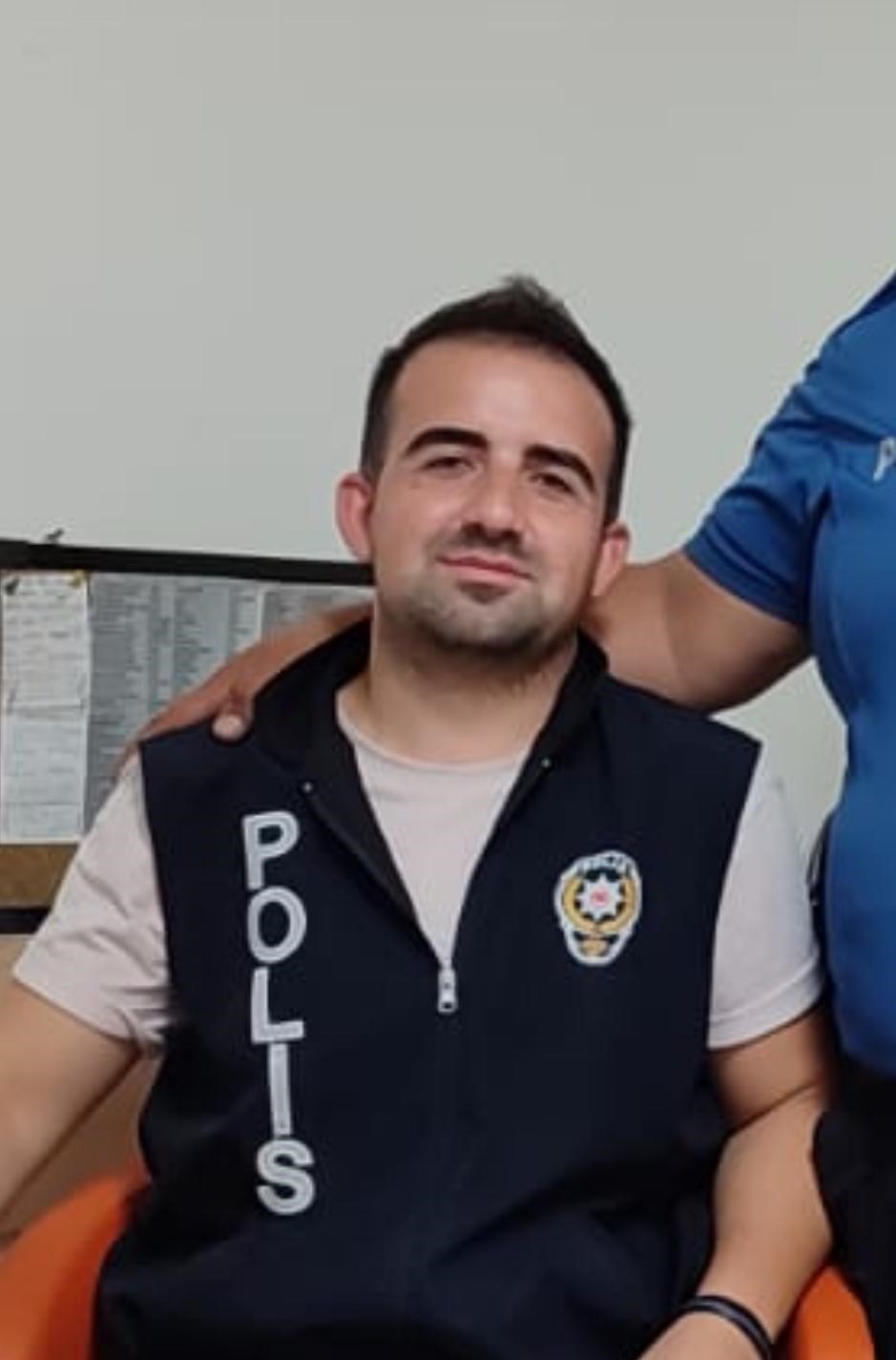 Şehit polisin cenazesinde g&ouml;zyaşları sel oldu
