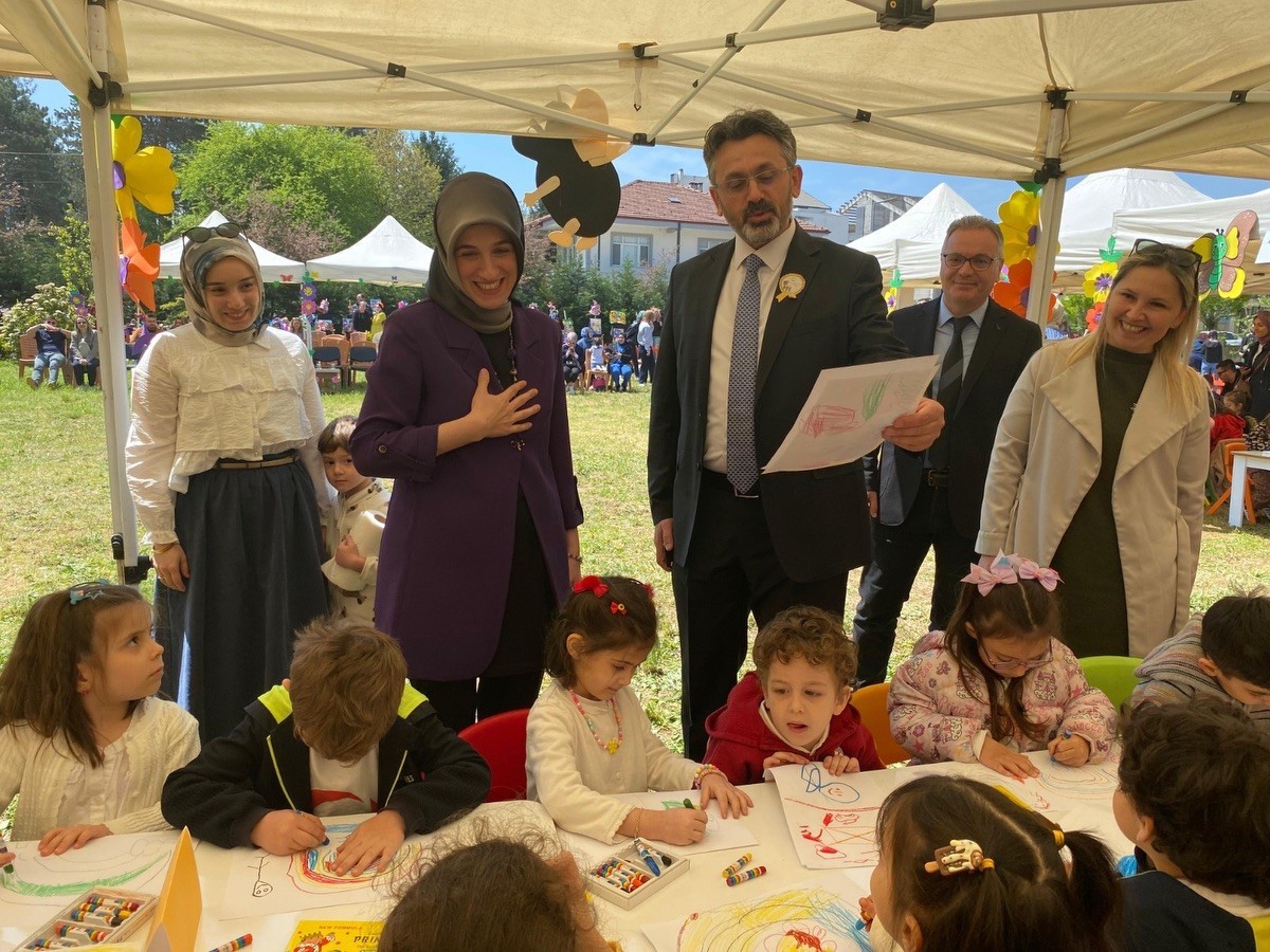 Minik &ouml;ğrenciler hayallerini kağıda &ccedil;izdi
