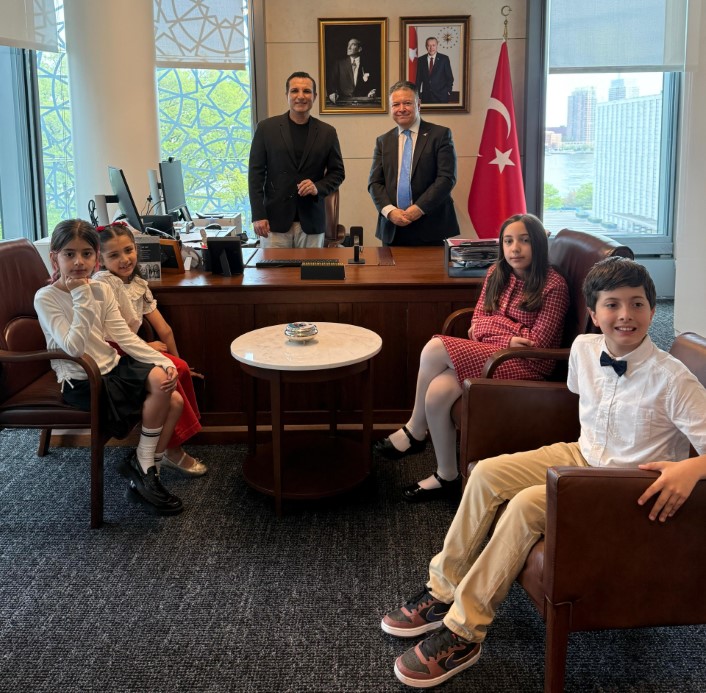 Rafet El Roman'dan New York'ta Milli Takım i&ccedil;in yeni marş m&uuml;jdesi