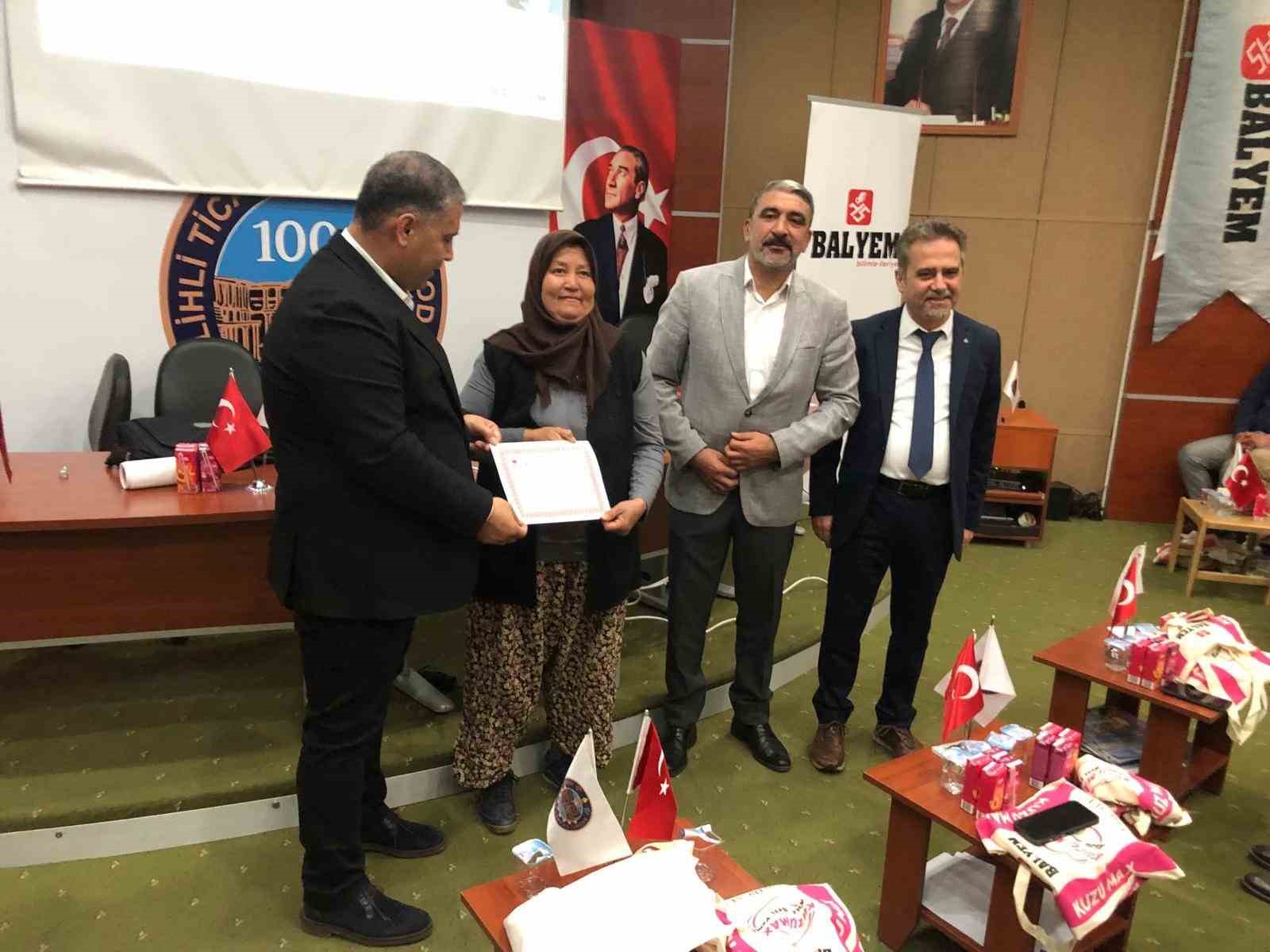 Salihli&rsquo;de k&uuml;&ccedil;&uuml;kbaşta s&uuml;rd&uuml;r&uuml;lebilir eğitim
