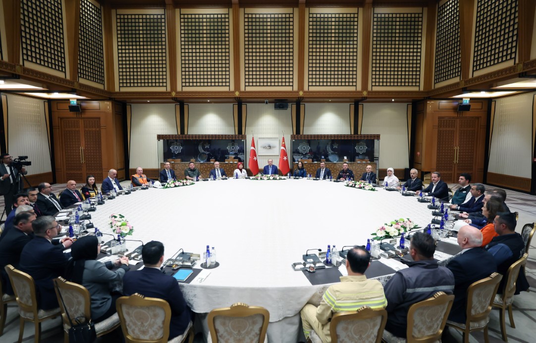 Cumhurbaşkanı Erdoğan, iş&ccedil;i ve işveren temsilcilerini kabul etti