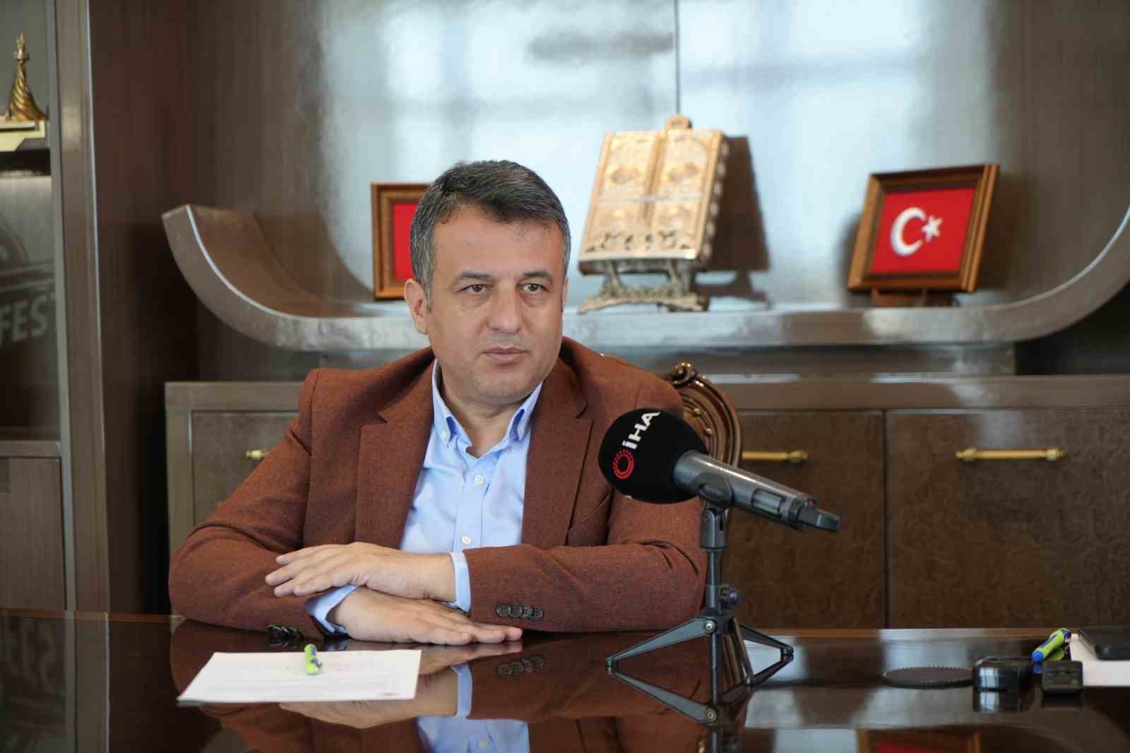 Avrupa &ouml;d&uuml;ll&uuml; dev k&uuml;t&uuml;phane eyl&uuml;lde kapılarını a&ccedil;ıyor
