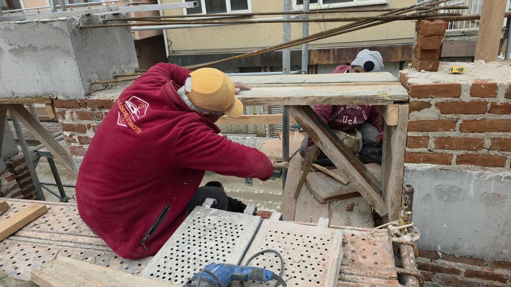 1 Mayıs&rsquo;ta meydanlar doldu, yevmiyeli iş&ccedil;iler ise &ccedil;alıştı