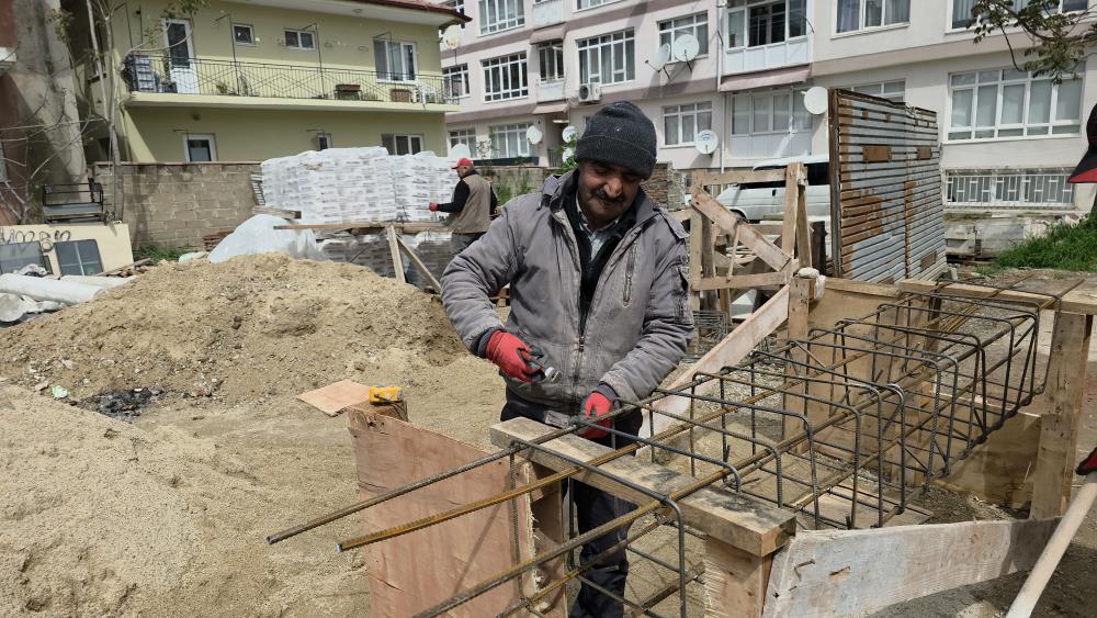 1 Mayıs&rsquo;ta meydanlar doldu, yevmiyeli iş&ccedil;iler ise &ccedil;alıştı