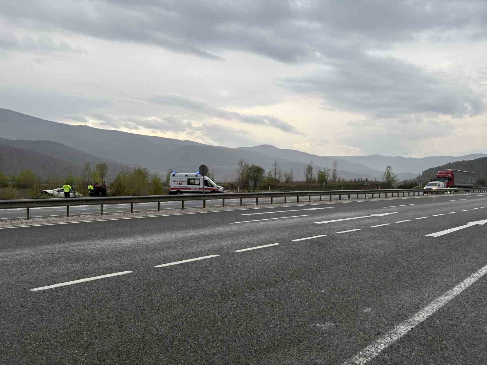Kastamonu&rsquo;da su kanalına d&uuml;şen otomobildeki 4 kişi yaralandı
