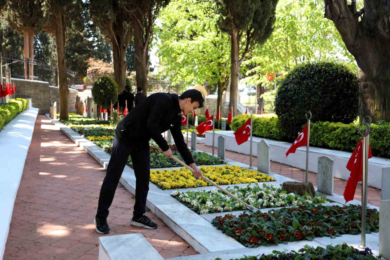 Zaferin 110. yıl d&ouml;n&uuml;m&uuml;nde Kut&rsquo;&uuml;l Amare şehitleri unutulmadı
