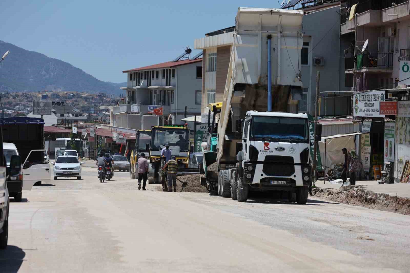 Fethiye toptancı hal bölgesinde yollar yenileniyor