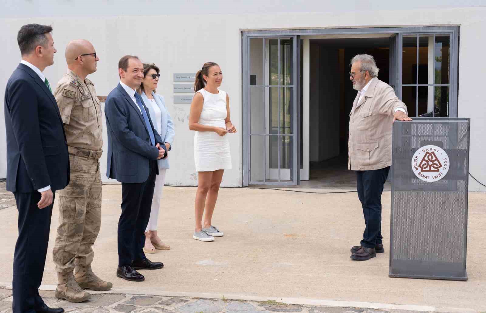 Baksı Müzesi’nde ‘Aşk Çiçekleri Açar Bu Topraklarda’ sergisi açıldı