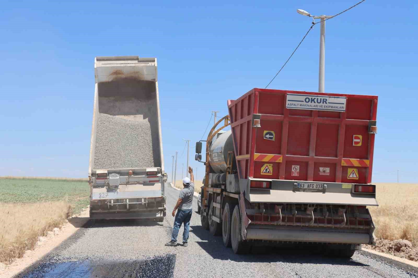 Haliliye kırsalında yollar sathi asfalt kaplamayla yenileniyor