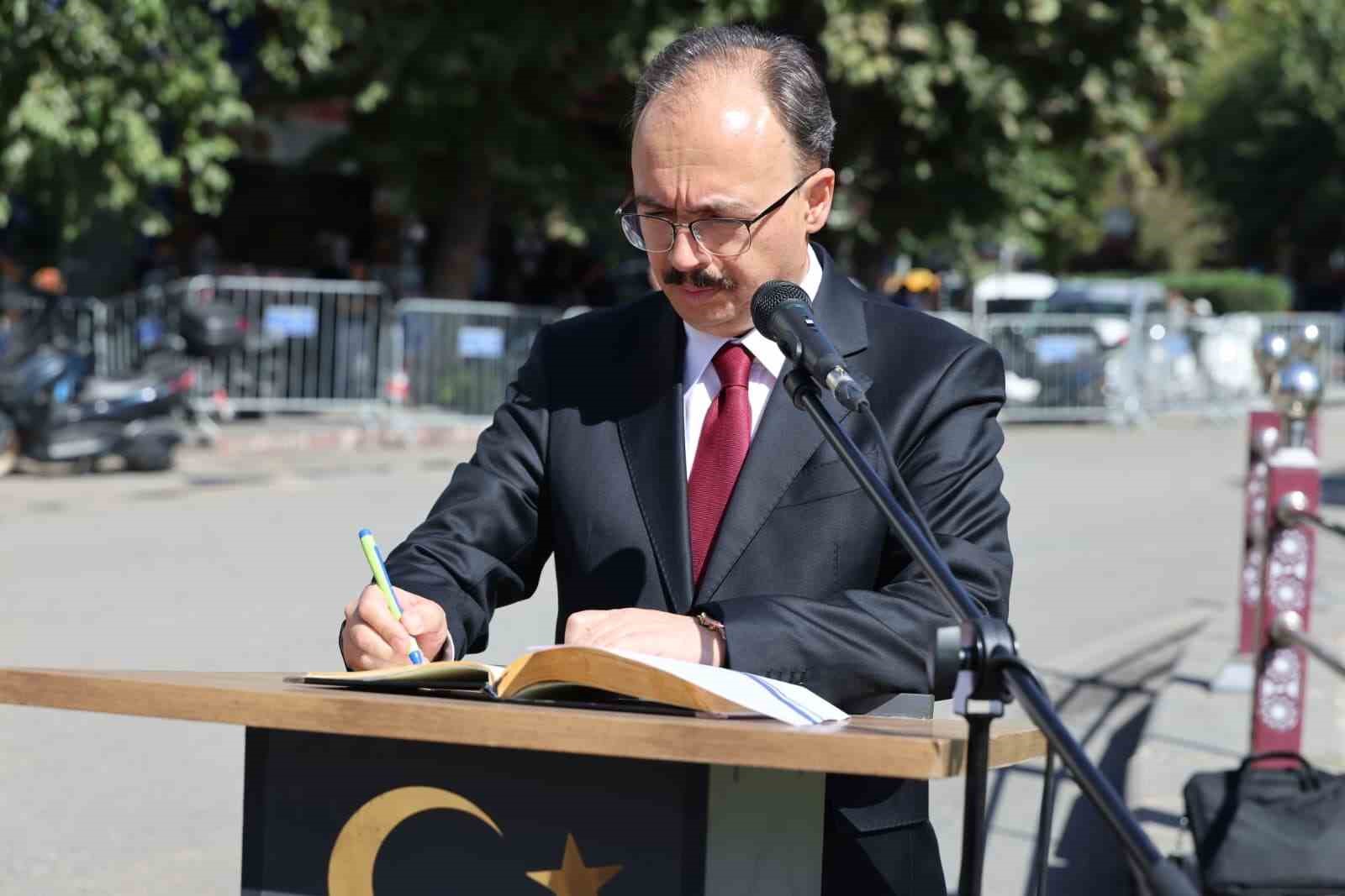 Siirt’in Şeref Günü törenlerle kutlandı