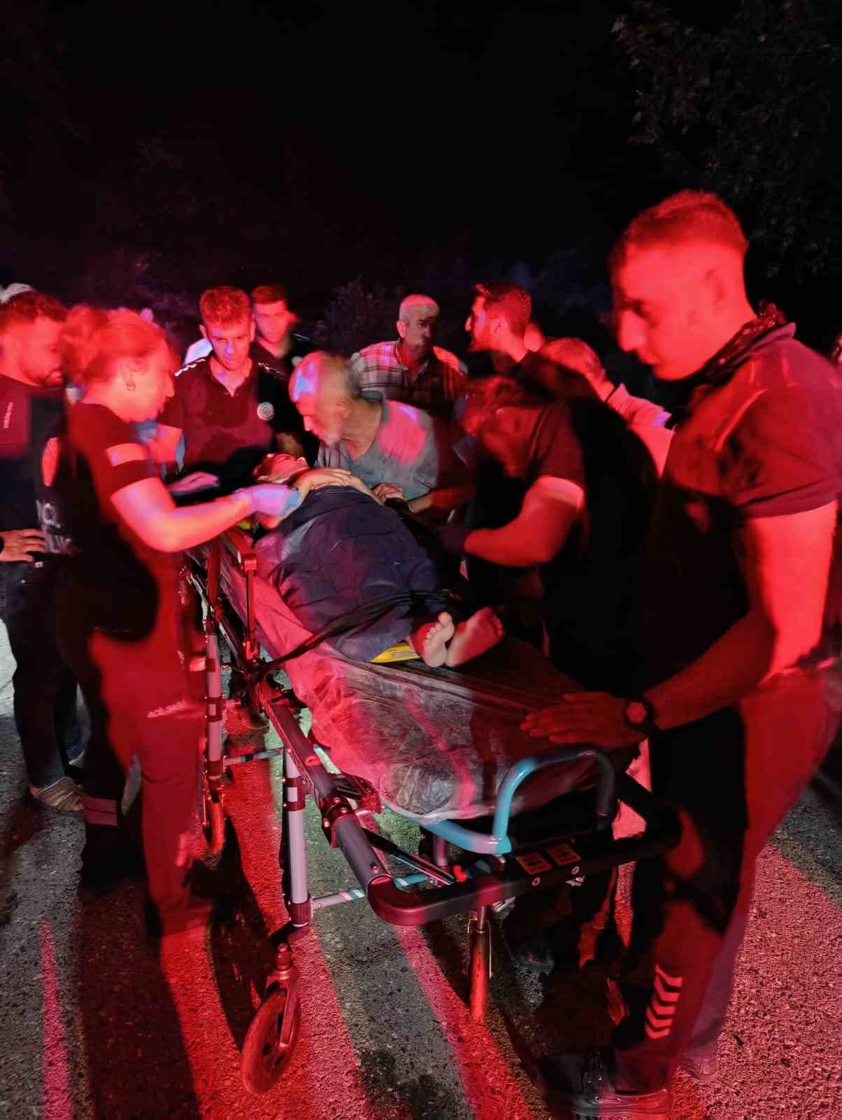 Otomobilde u&ccedil;urumdan u&ccedil;tu: anne, baba ve 3 evladı yaralandı