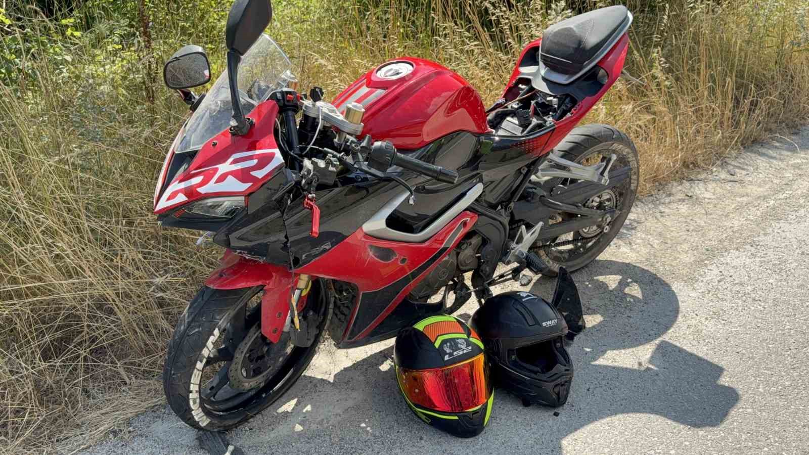 Motosiklet tıra arkadan çarptı: 2 yaralı