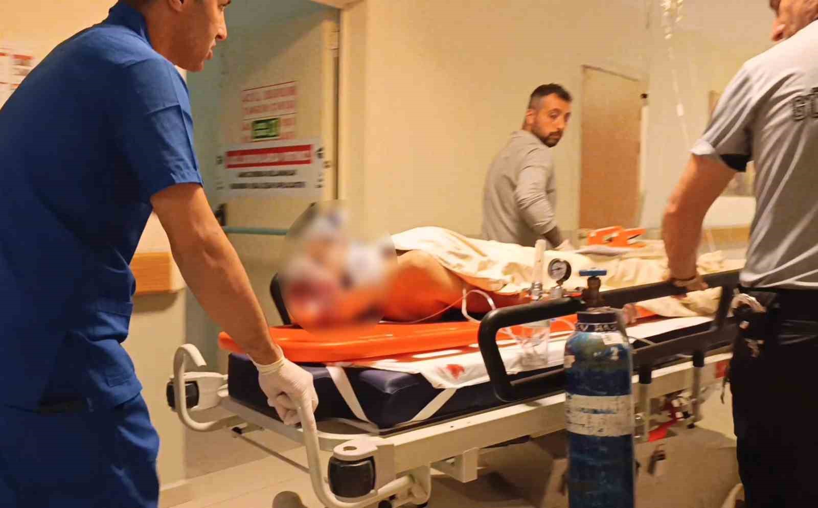 Başına demir parçası düşen işçi yaralandı