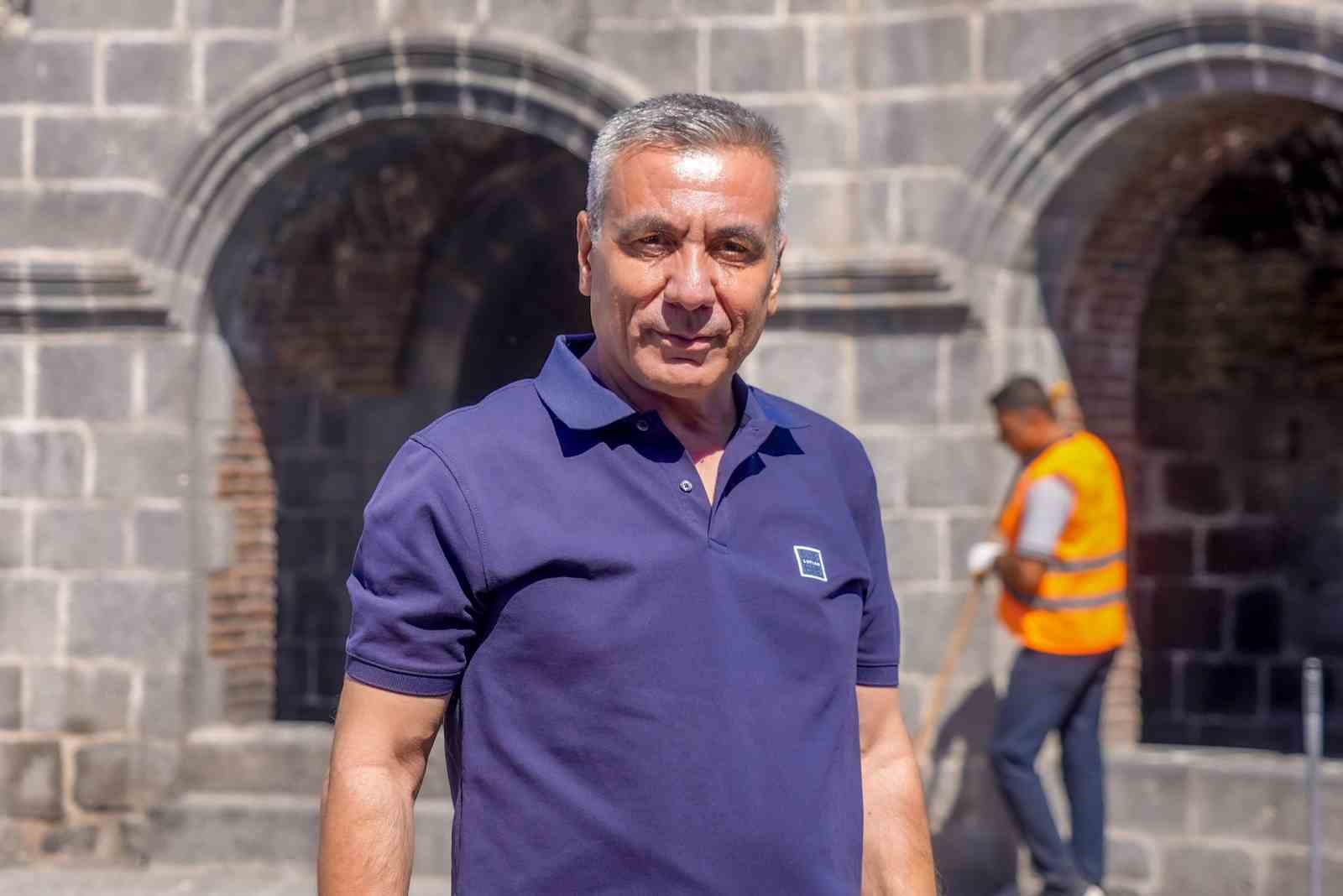 Tarihi Diyarbakır surlarında temizlik çalışması