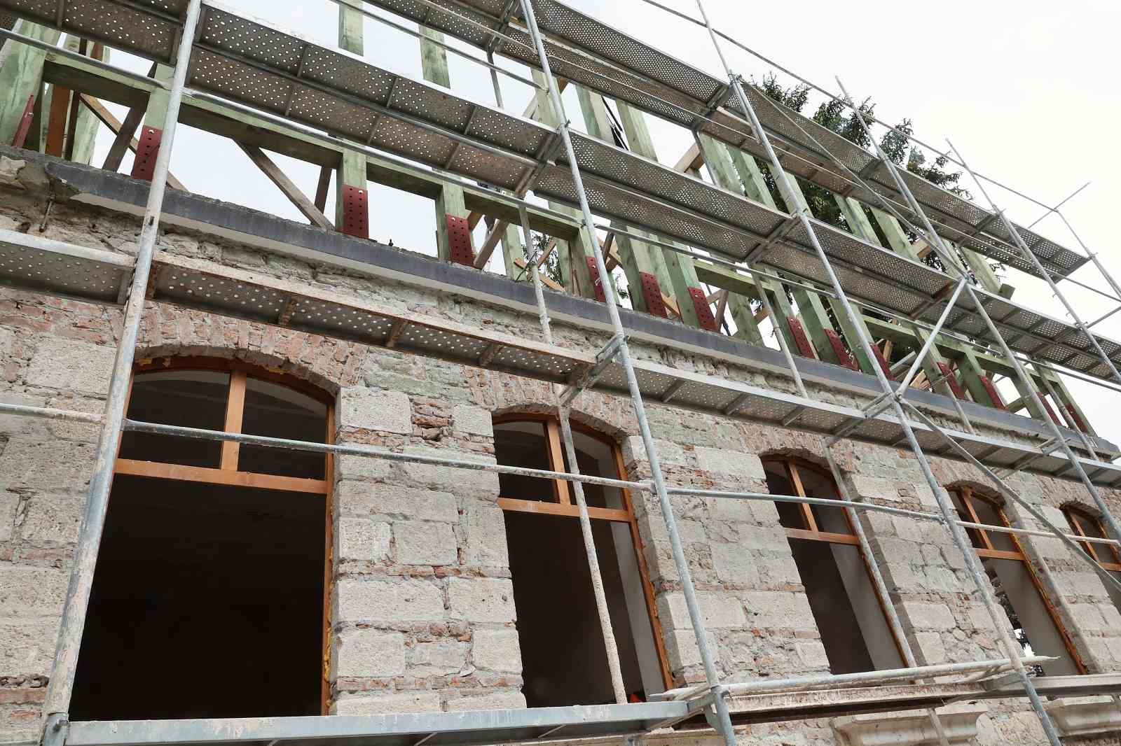 Tarihi belediye binası yeniden ayağa kaldırılıyor