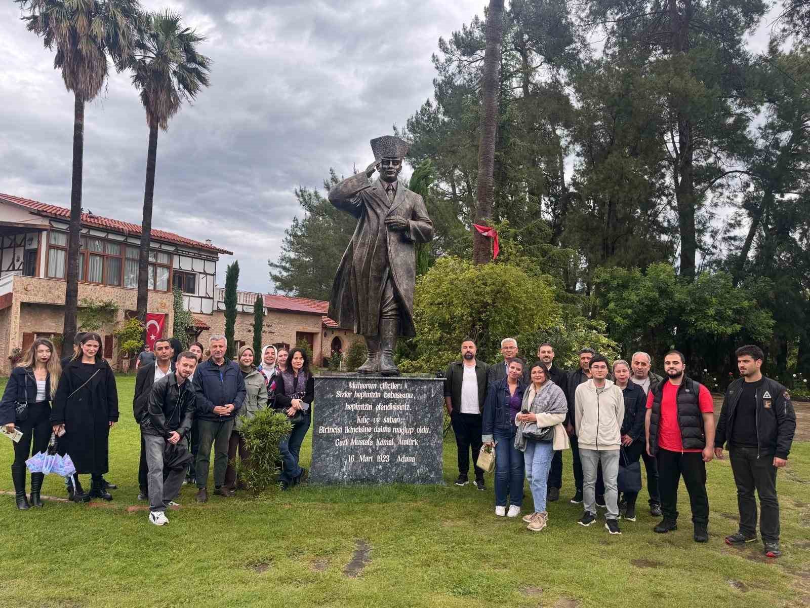 İletişim Fakültesi öğrencileri Kozan’ın kurtuluşuna tanıklık eden tarihi belgeleri yerinde inceledi