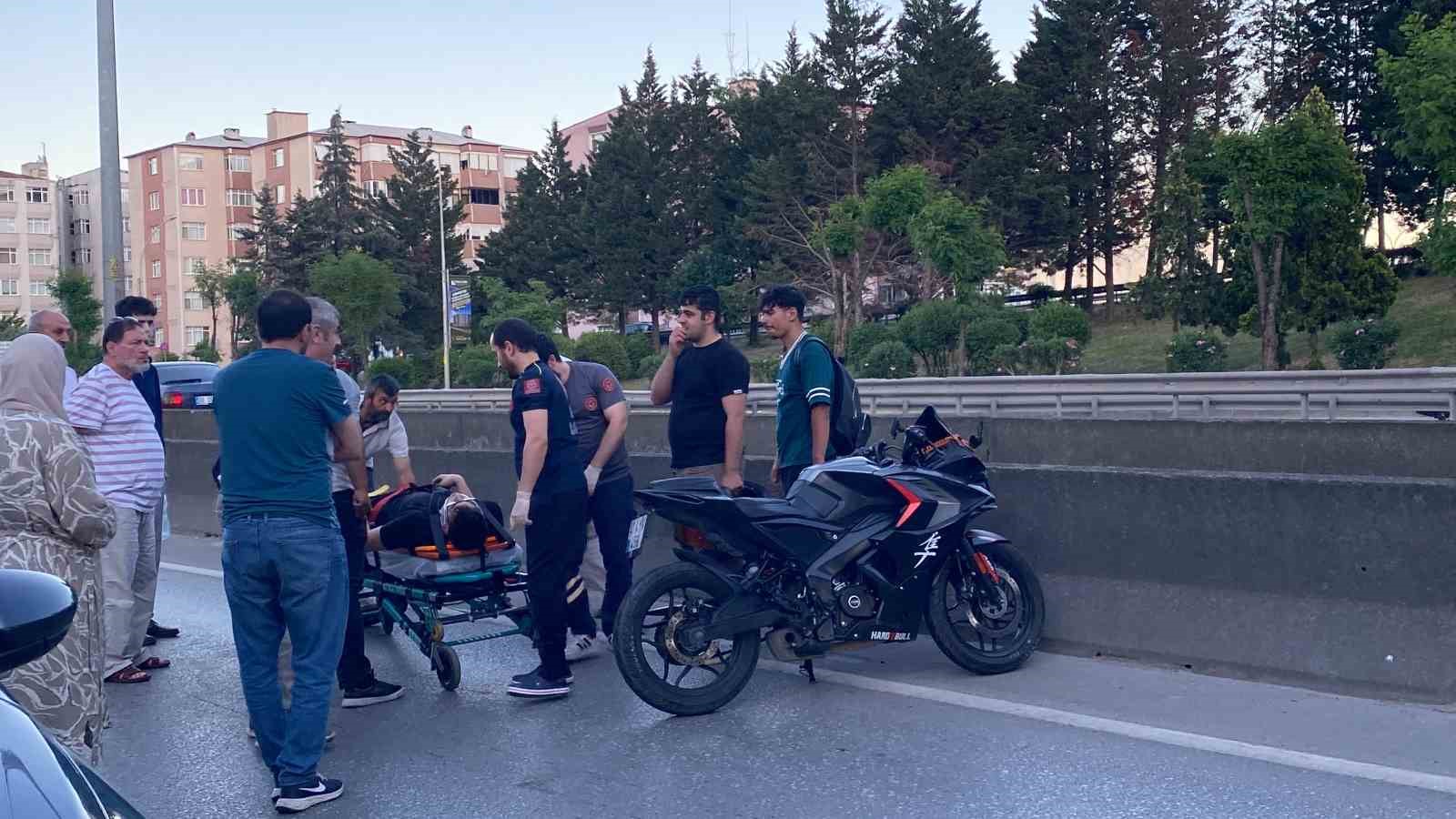 Motosiklet otomobile çarptı: Sürücü ağır yaralandı