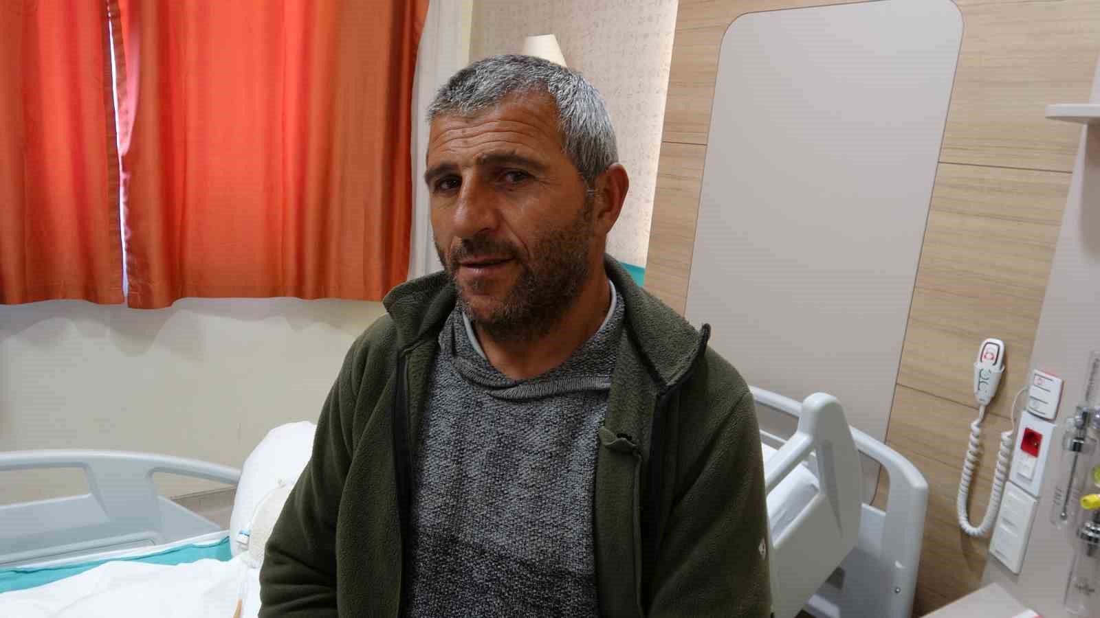 Kızını kurtarmak i&ccedil;in alevlerin arasına girdi, kendisi de yandı