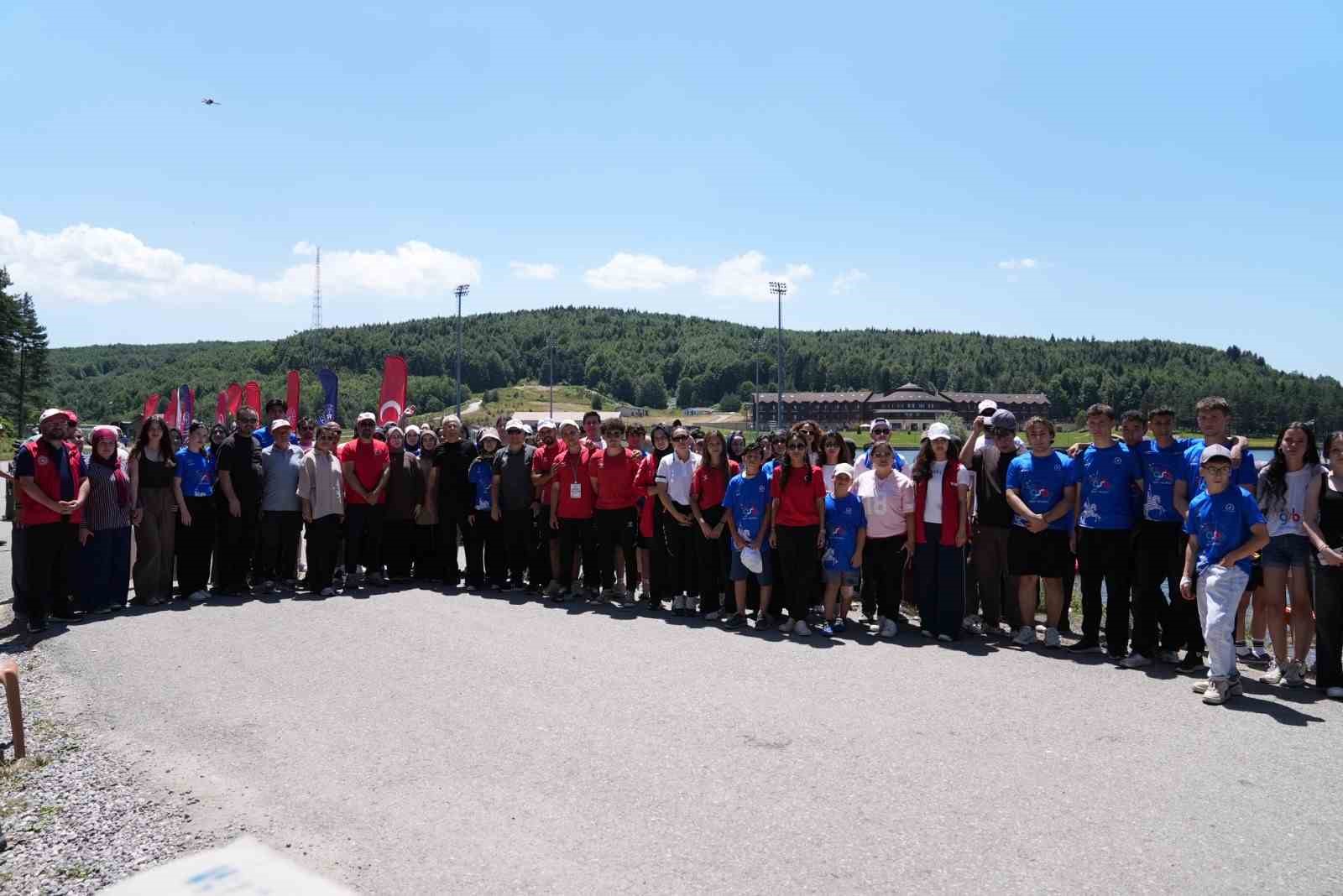 D&uuml;zceli gen&ccedil;ler yazı dolu dolu ge&ccedil;iriyor
