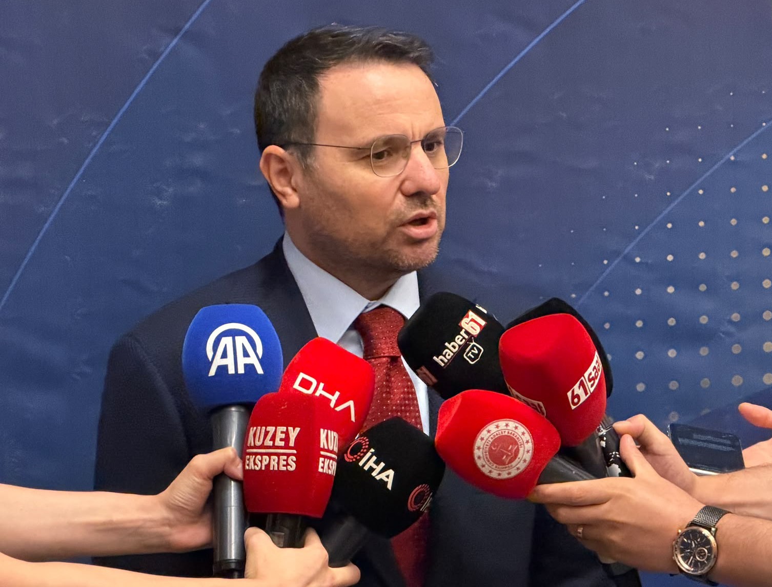 Bakan Akın Gürlek: "Burada kesinlikle dini bir görüşe, dini bir cemaate karşı bir operasyon yok, mali yapılanmaya yönelik bir operasyon"