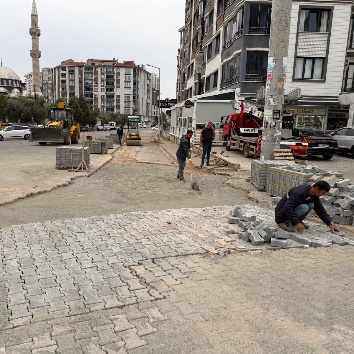 Edremit’te yol çalışmaları sürüyor