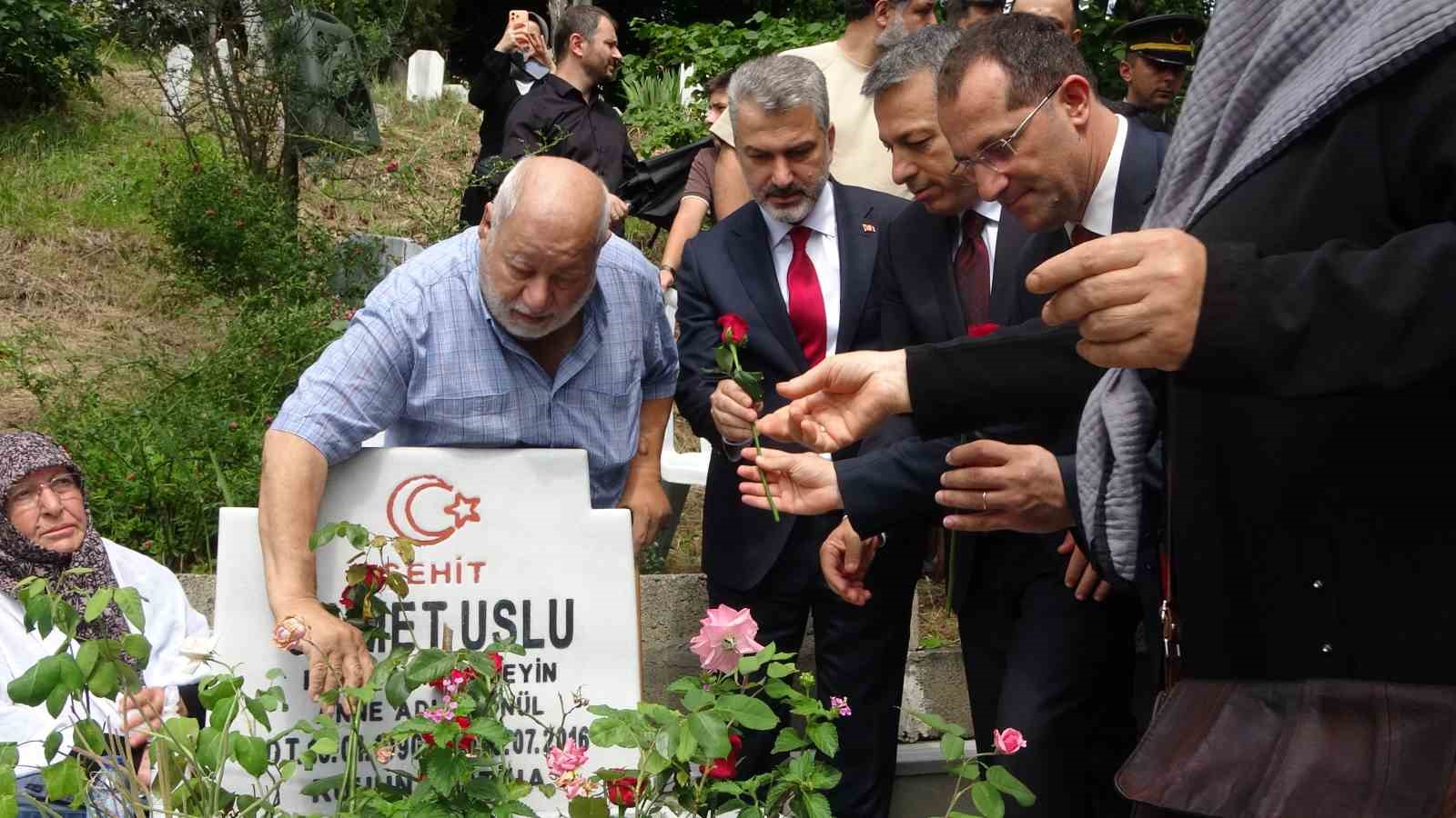 15 Temmuz şehitlerinden Samet Uslu, şehadetinin 10. yılında kabri başında dualarla anıldı