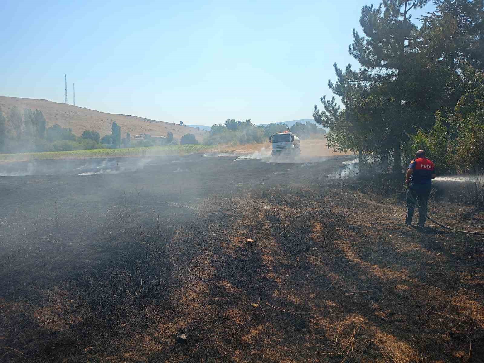 Anız yangını makilik alana sır&ccedil;adan s&ouml;nd&uuml;r&uuml;ld&uuml;