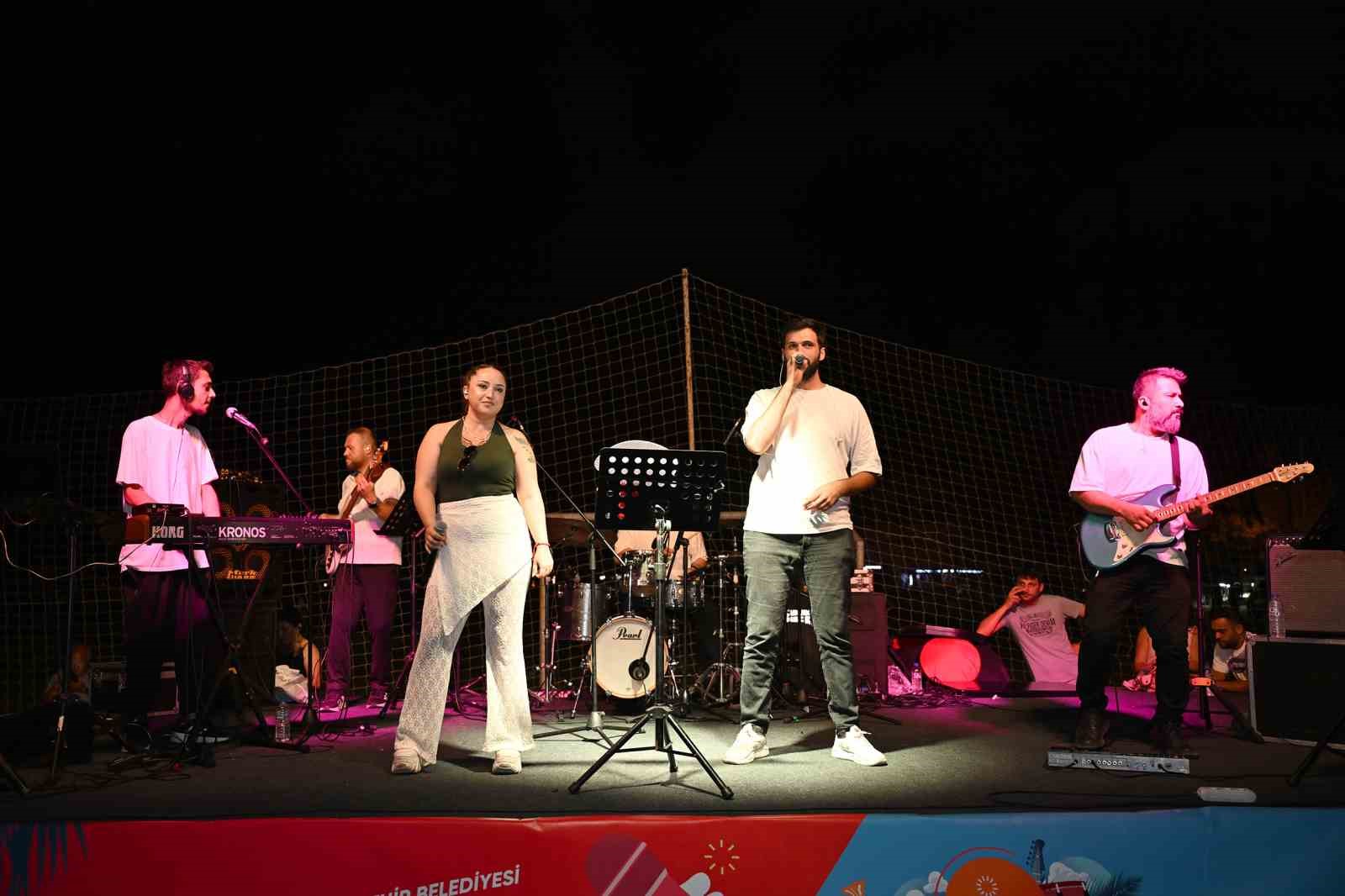 Mersin’de ‘Yaz Dostum’ konserleri vatandaşları müzikle buluşturuyor