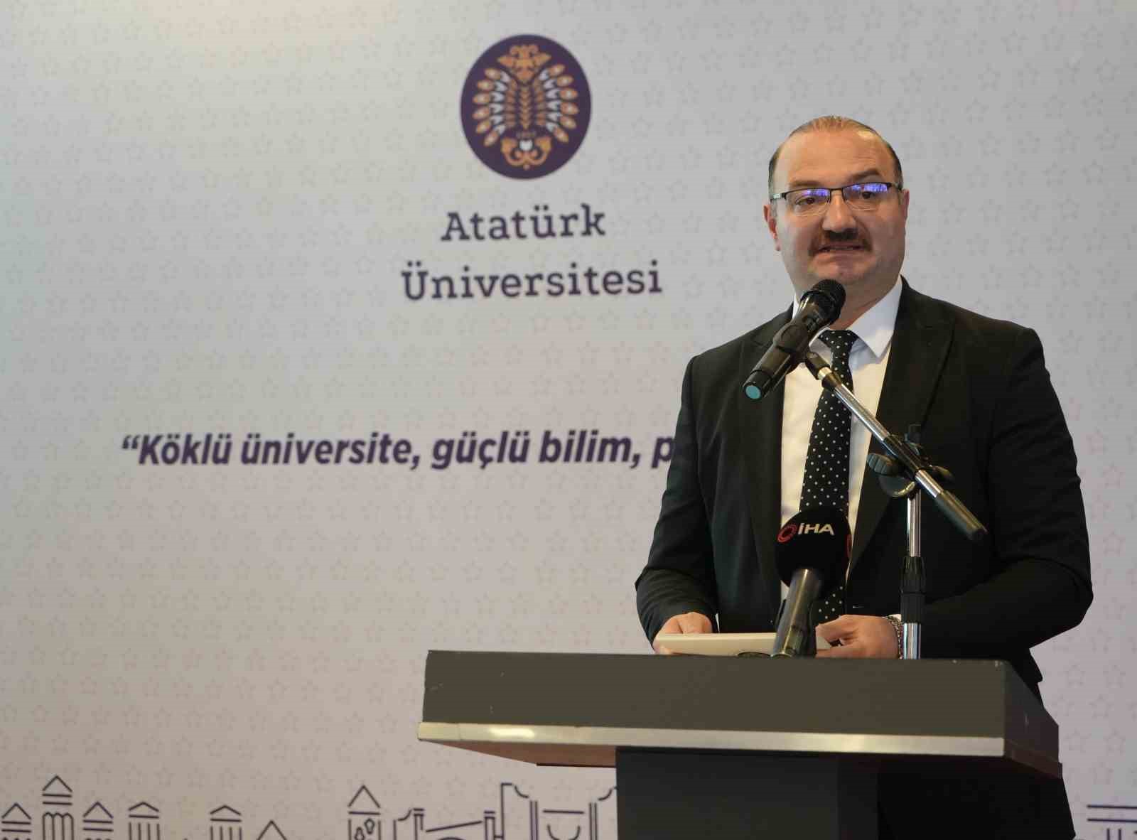 Rekt&ouml;r Hacım&uuml;ft&uuml;oğlu&rsquo;ndan değerlendirme