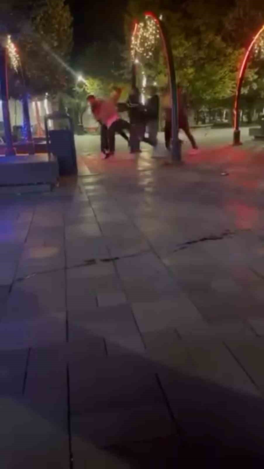 Bolu&rsquo;da iki grup arasındaki s&ouml;zl&uuml; tartışma kavgaya d&ouml;n&uuml;şt&uuml;