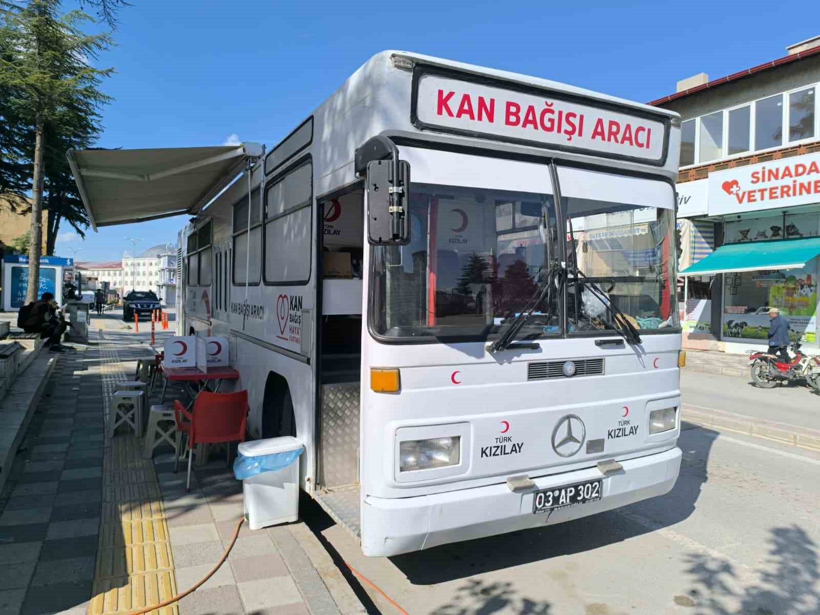 Şuhut’ta kan bağışı kampanyasına yoğun ilgi