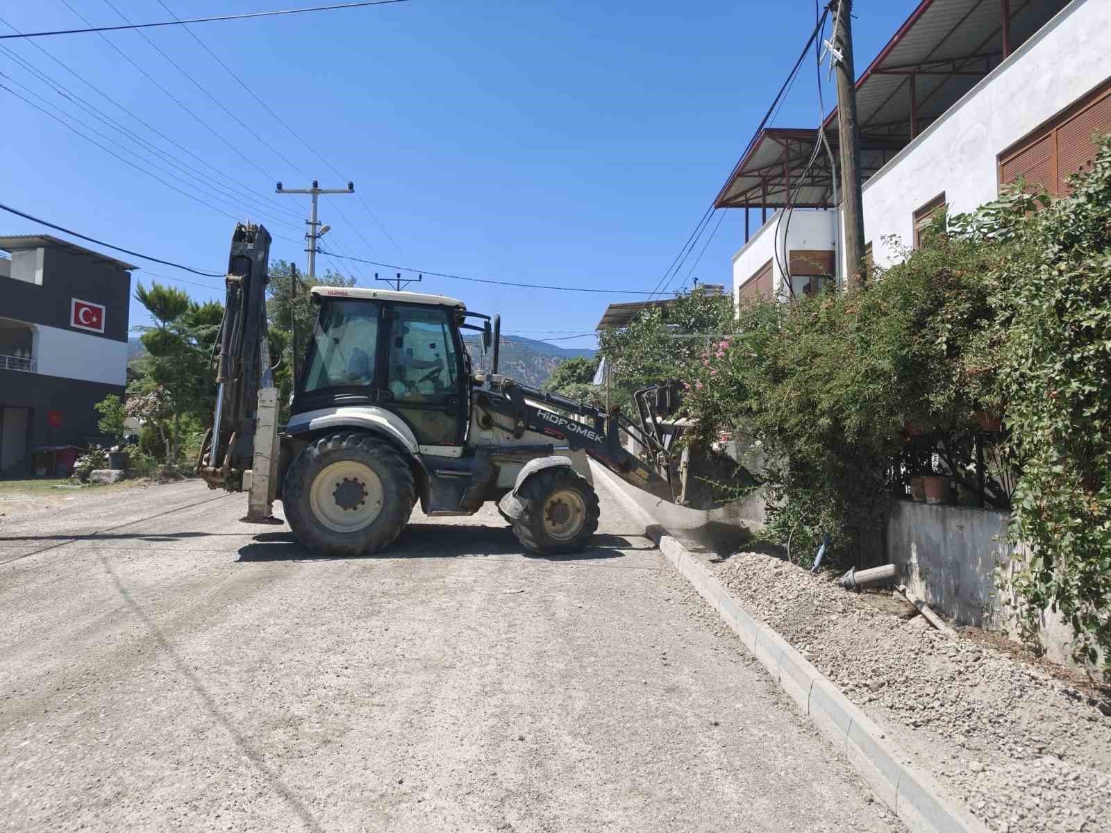 Aydın’ın dört bir yanında yol çalışmaları sürüyor