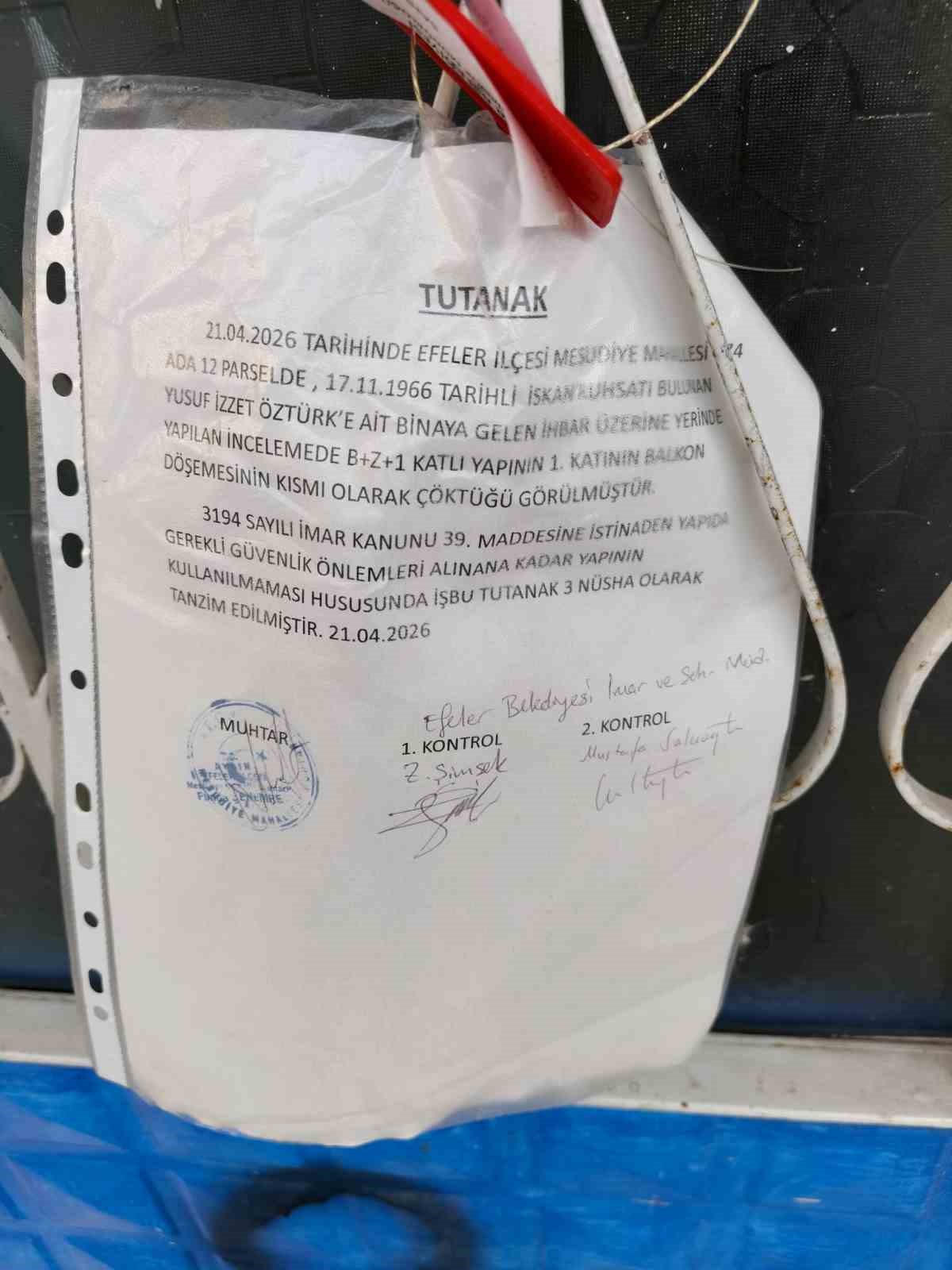 Balkonu &ccedil;&ouml;ken bina m&uuml;h&uuml;rlendi