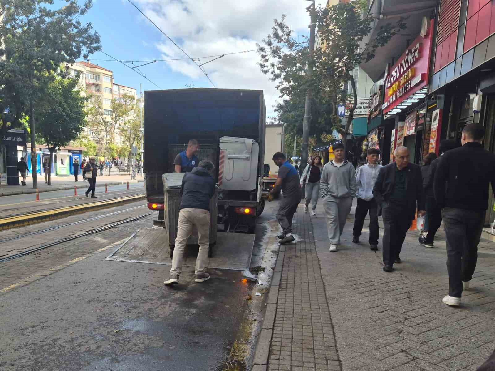 Patlamaların yaşandığı çöp konteynerinde bu defa da yangın çıktı